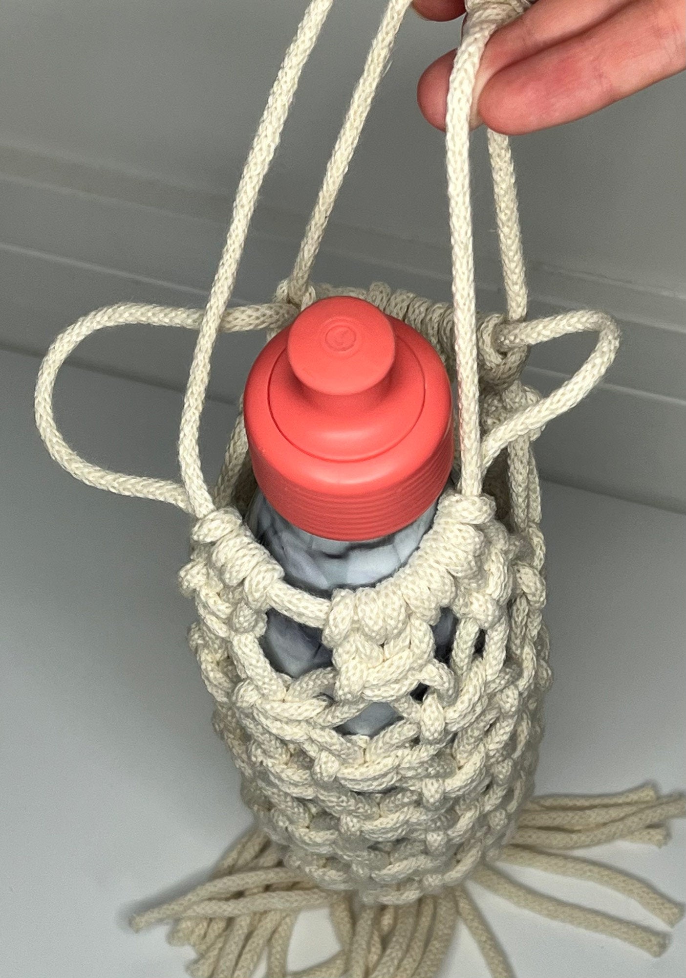 Drawstring bottle holder